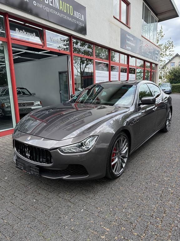 Grau Gebraucht 2015 Maserati Ghibli Limousine | 22.990 € (Guter Preis) - Bild 1/4