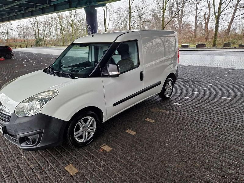 Gebraucht Opel Combo Selection 95 PS (69 kW) 2015 Weiß Van / Kleinbus