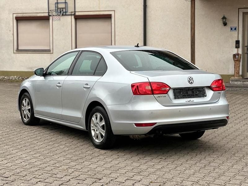 Gebraucht VW Jetta 122 PS (89 kW) 2014 Grau Limousine
