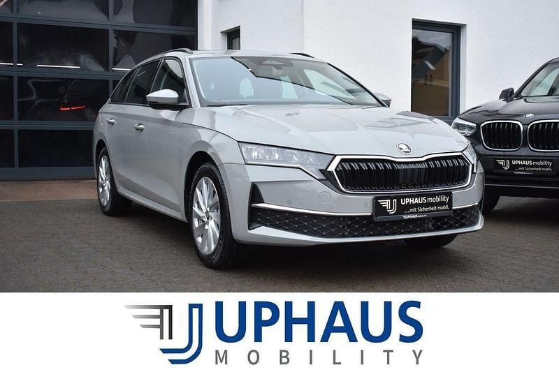 Grau (steelgrey) Neu 2025 Skoda Octavia Kombi | 35.495 € (Fairer Preis) - Bild 1/4
