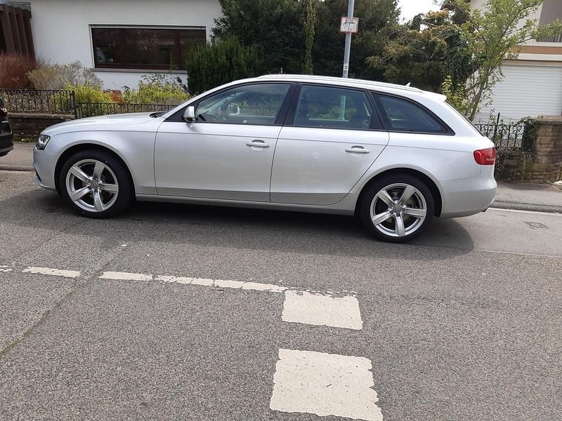 Gebraucht Audi A4 143 PS (105 kW) 2013 Grau Kombi