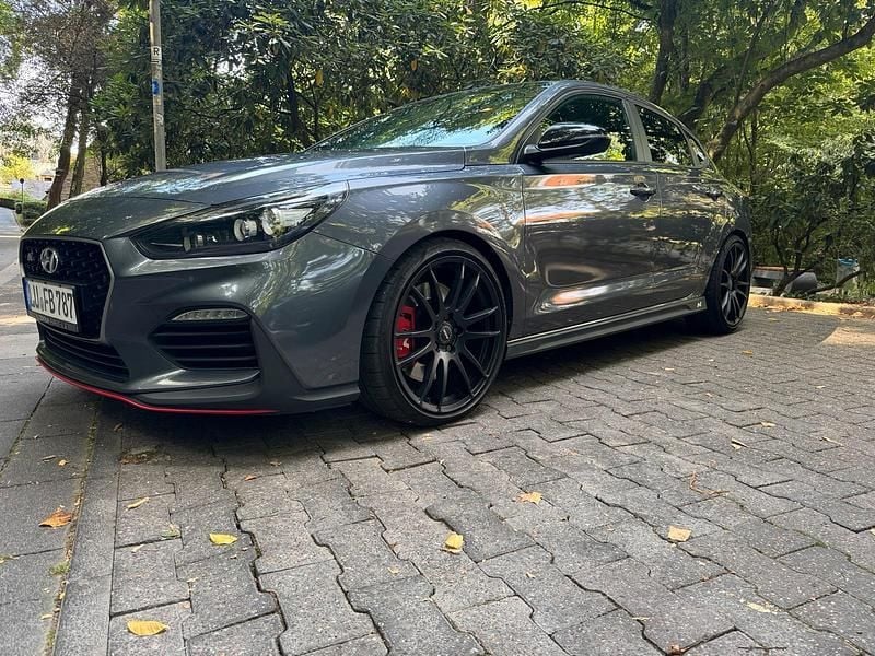 Silber Gebraucht 2019 Hyundai i30 Limousine | 16.099 € - Bild 1/4