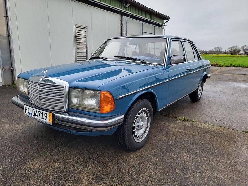 Gebraucht Mercedes E280 185 PS (136 kW) 1978 Blau Limousine