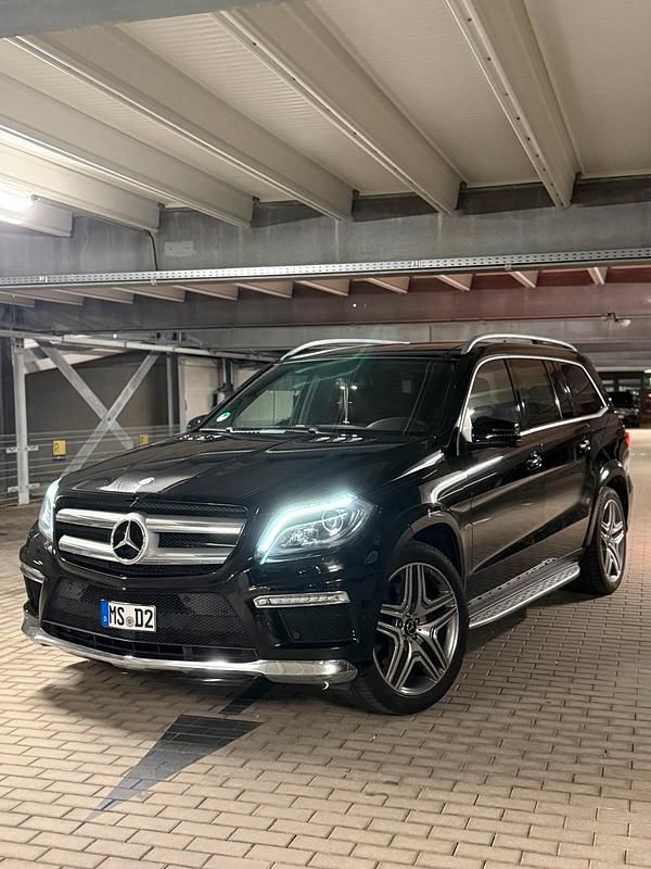 Schwarz Gebraucht 2013 Mercedes GL350 AMG SUV | 23.500 € (Fairer Preis) - Bild 1/4