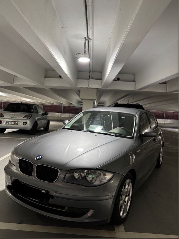 Grau Gebraucht 2009 BMW 116 Kleinwagen | 3.300 € (Guter Preis) - Bild 1/4