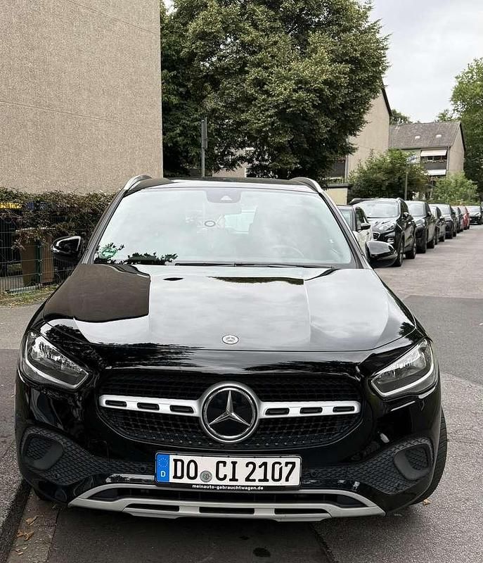 Schwarz Gebraucht 2021 Mercedes GLA180 SUV | 29.900 € (Guter Preis) - Bild 1/4