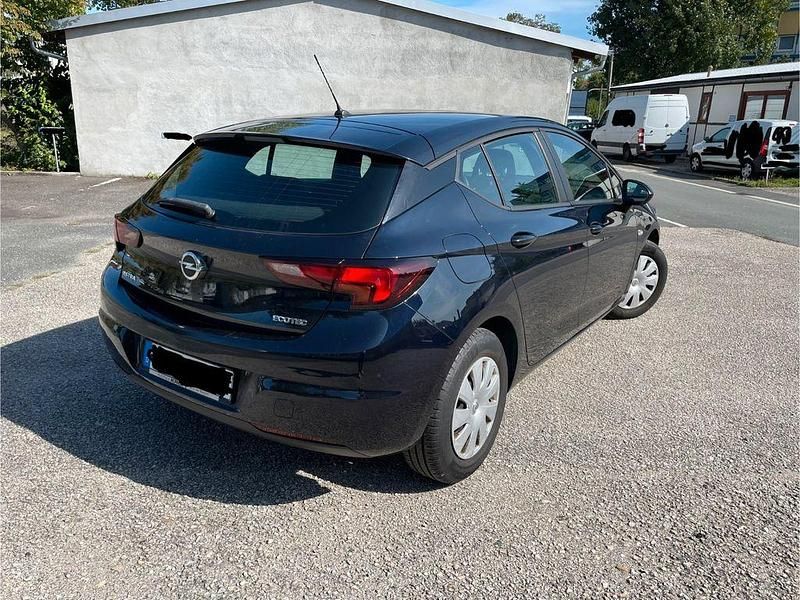Gebraucht Opel Astra Selection 90 PS (66 kW) 2018 Schwarz Limousine