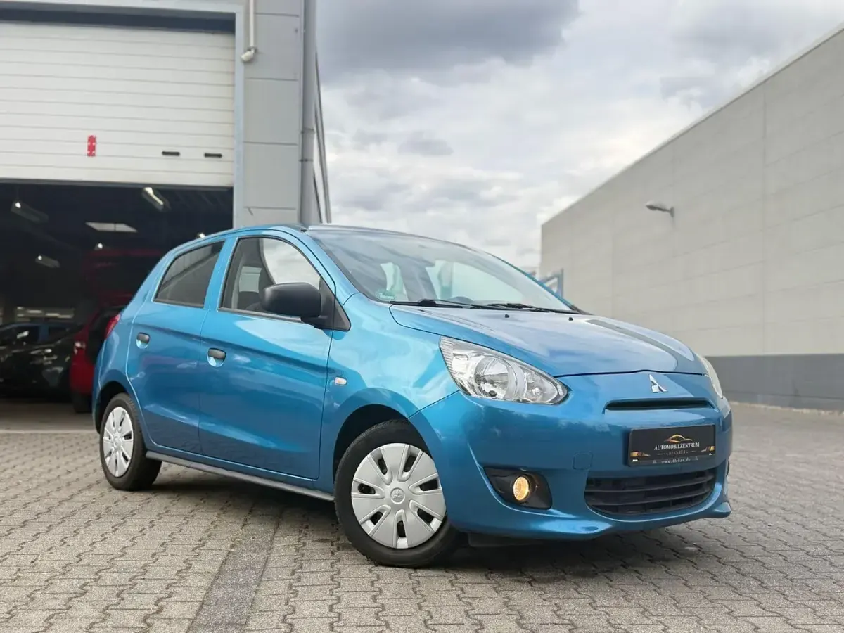 Gebraucht Mitsubishi Space Star Diamant Edition 71 PS (52 kW) 2015 Blau Kleinwagen