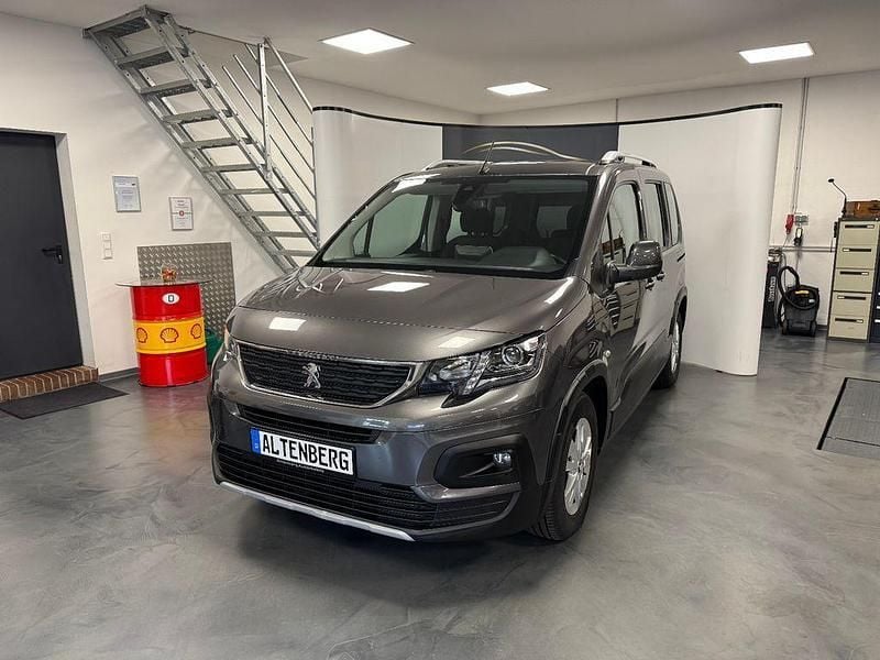 Grau Gebraucht 2020 Peugeot Rifter Allure Van / Kleinbus | 14.990 € (Fairer Preis) - Bild 1/4