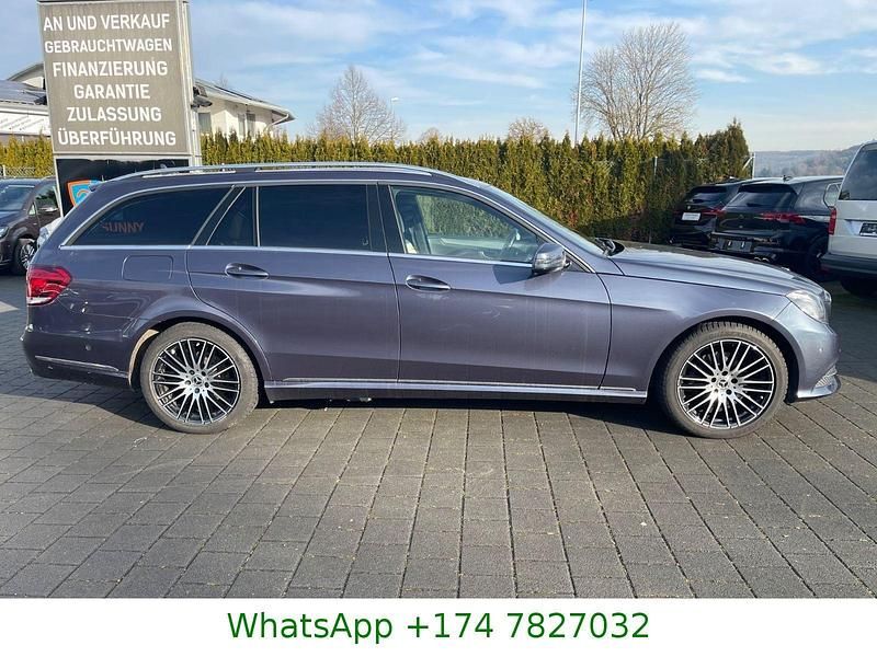 Gebraucht Mercedes E300 204 PS (150 kW) 2015 Blau Kombi