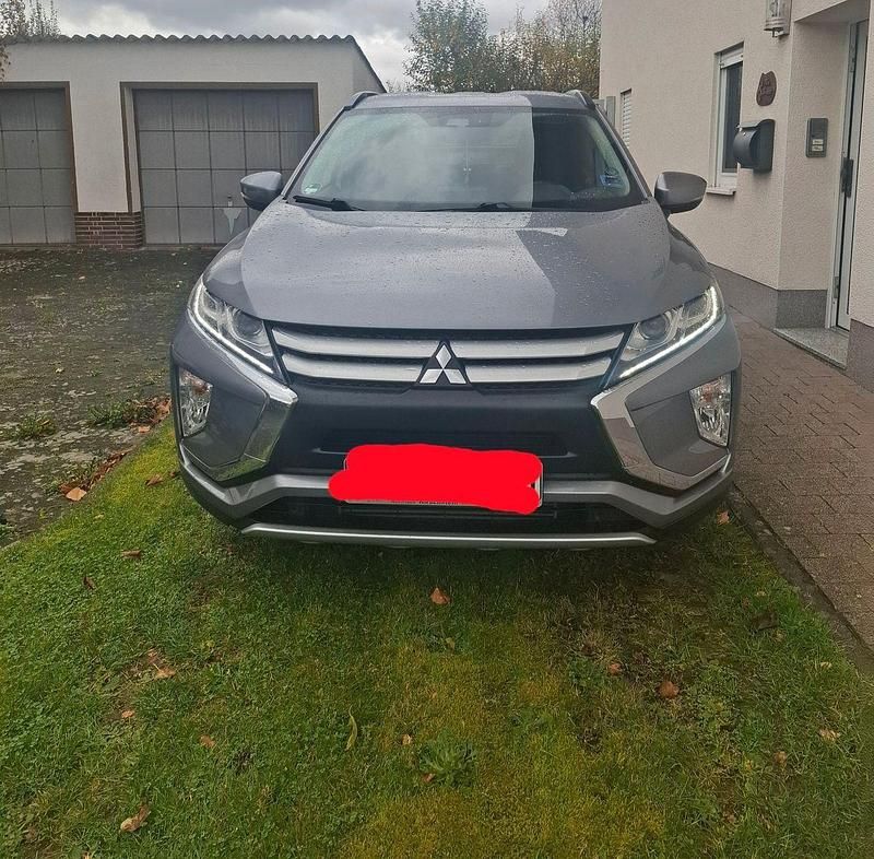 Grau Gebraucht 2020 Mitsubishi Eclipse Cross Spirit SUV | 17.499 € (Fairer Preis) - Bild 1/4