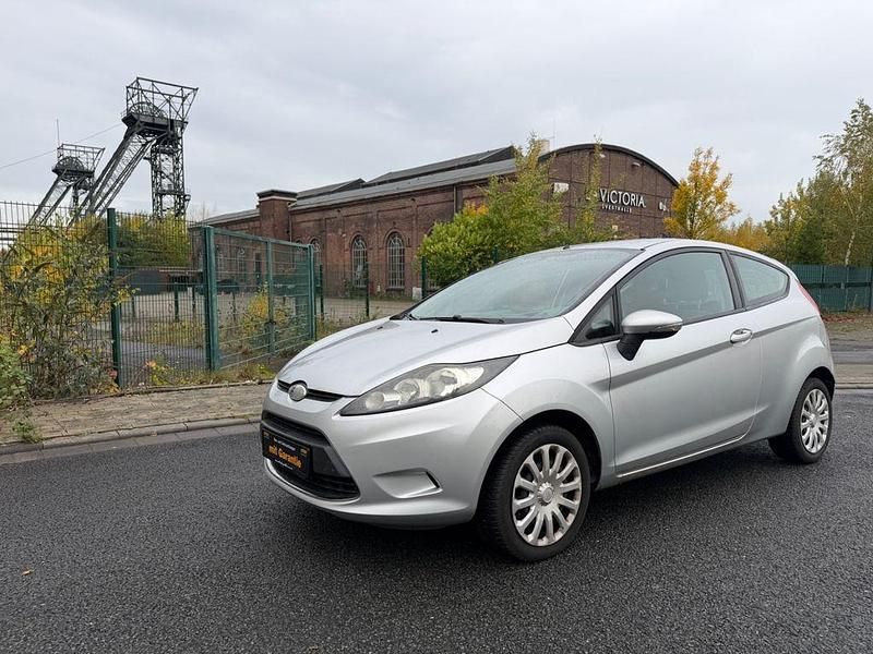 Silber Gebraucht 2010 Ford Fiesta Trend Kleinwagen | 3.490 € (Fairer Preis) - Bild 1/4