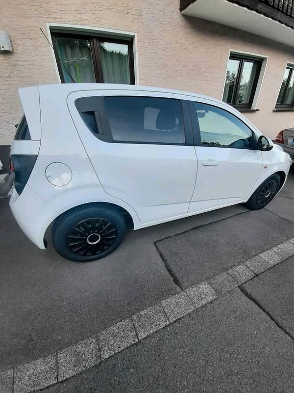 Gebraucht Chevrolet Aveo 84 PS (61 kW) 2011 Weiß Limousine