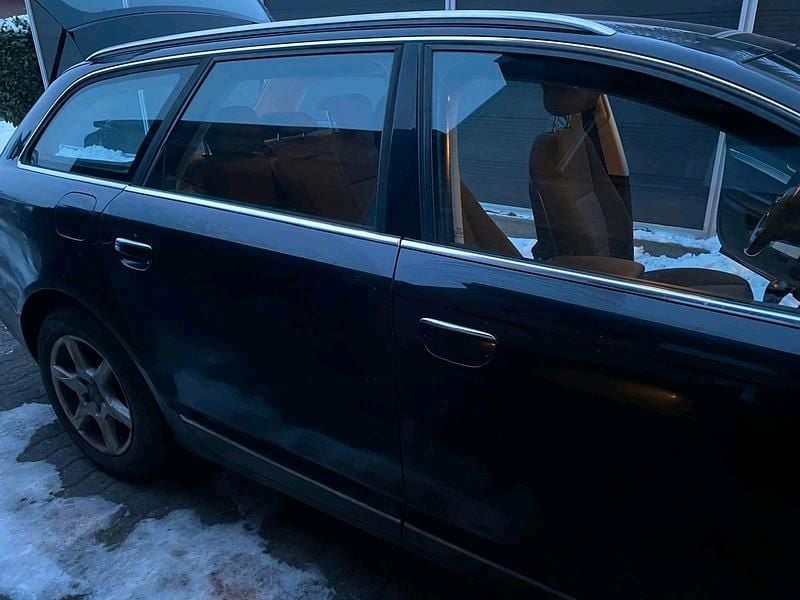 Gebraucht Audi A6 136 PS (100 kW) 2010 Schwarz Kombi