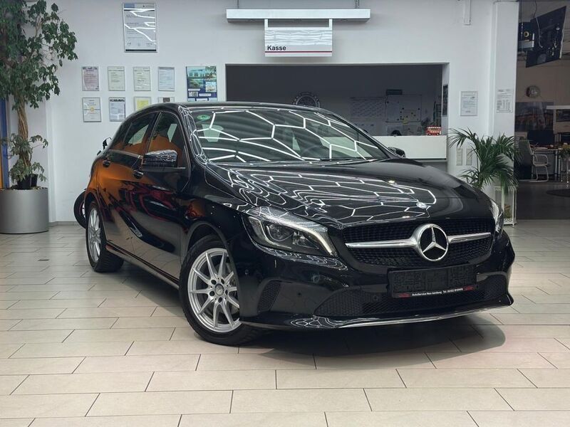 Schwarz Gebraucht 2016 Mercedes A180 Urban Limousine | 17.900 € (Fairer Preis) - Bild 1/4