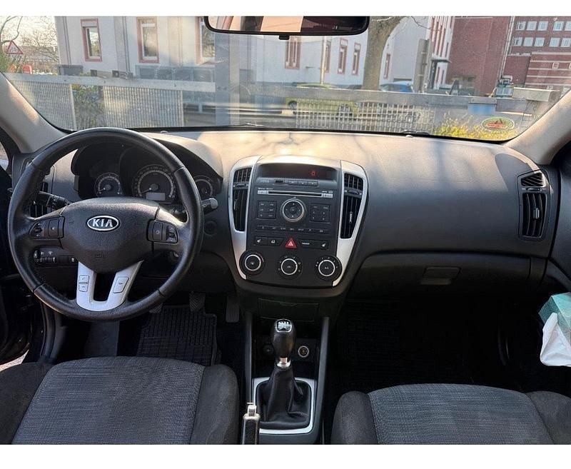 Gebraucht Kia Ceed 109 PS (80 kW) 2010 Schwarz Kleinwagen