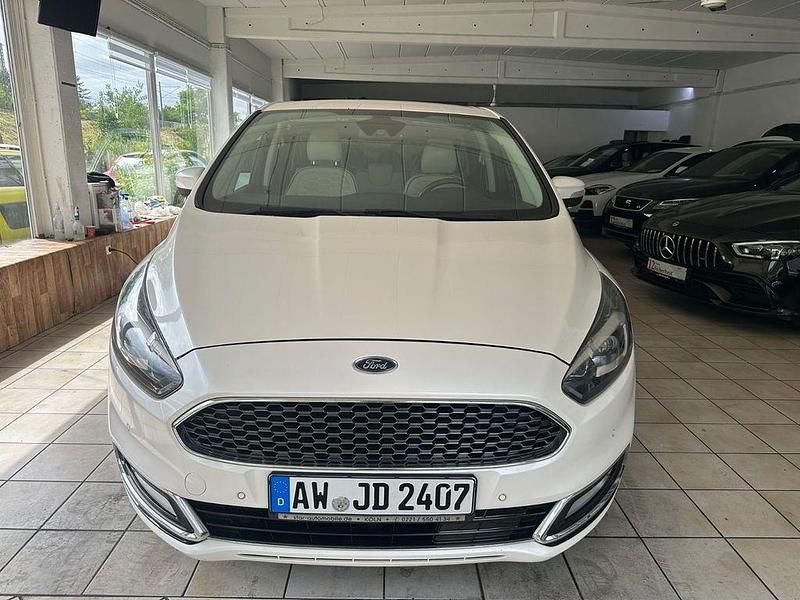 Weiß Gebraucht 2017 Ford S-MAX Vignale Van / Kleinbus | 14.900 € (Etwas zu teuer) - Bild 1/4