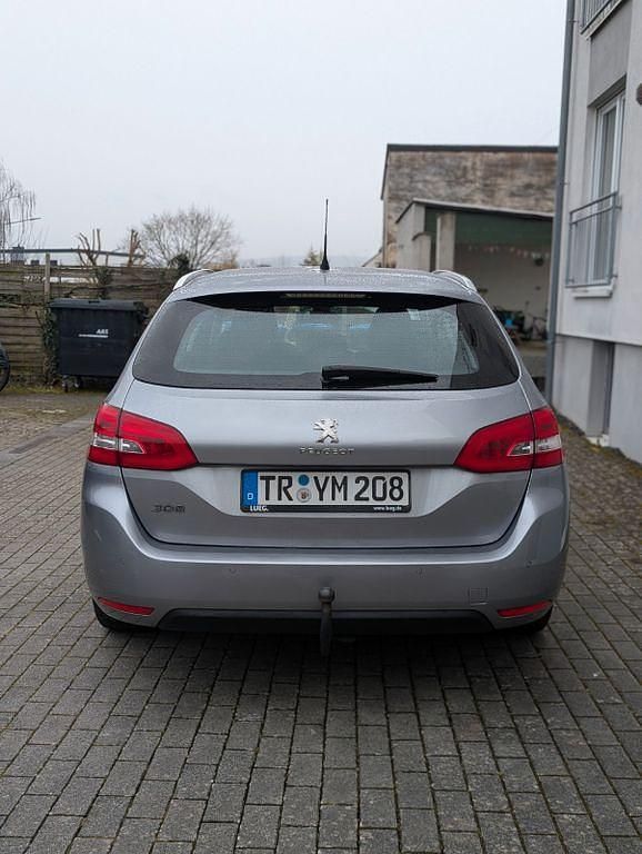 Gebraucht Peugeot 308 Allure 131 PS (96 kW) 2018 Silber Kombi