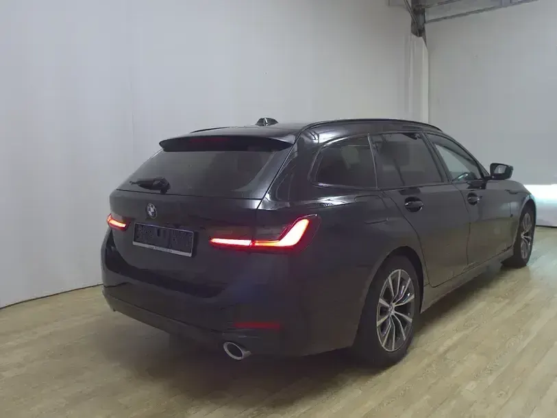 Używany BMW 320 Shadowline 190 KM (139 kW) 2023 Czarny Kombi