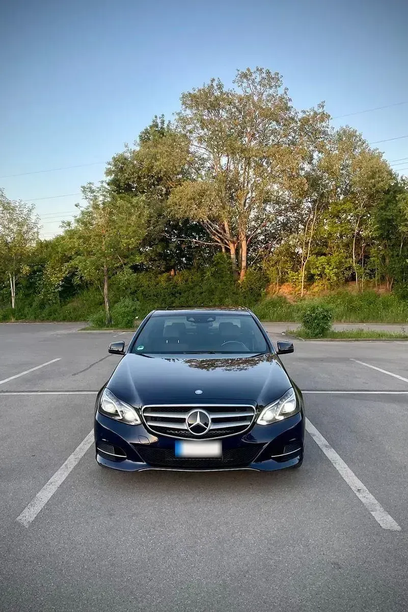 Używany Mercedes E300 252 KM (185 kW) 2013 Niebieski Sedan/Limuzyna