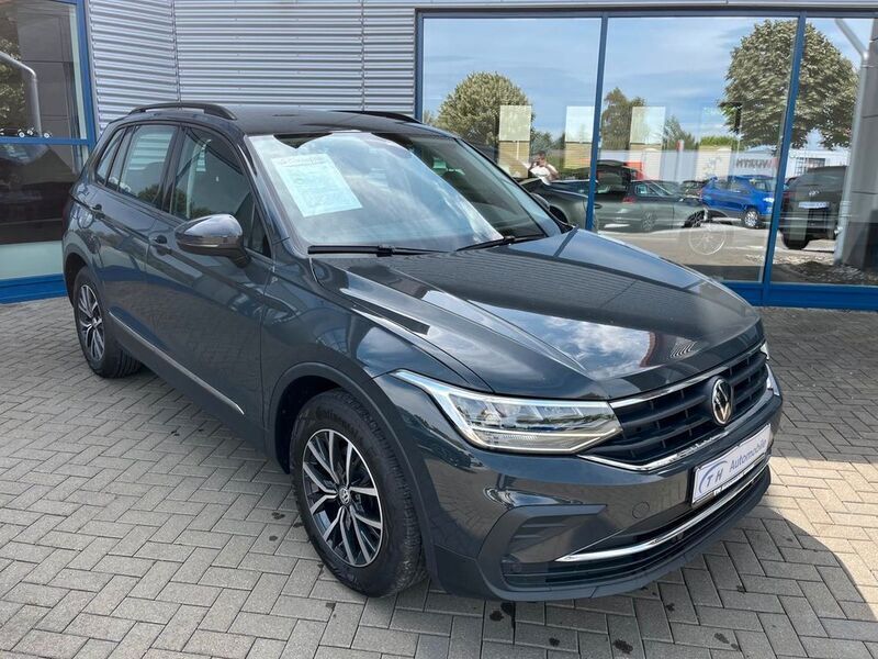 Grau Gebraucht 2022 VW Tiguan Life SUV | 26.950 € (Fairer Preis) - Bild 1/4