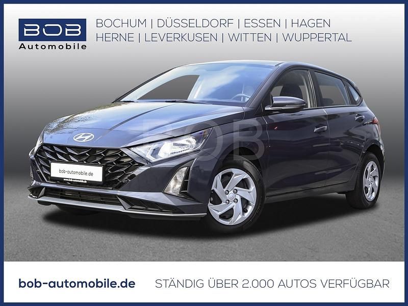 Grau Gebraucht 2025 Hyundai i20 Select Limousine | 17.887 € (Superpreis) - Bild 1/3