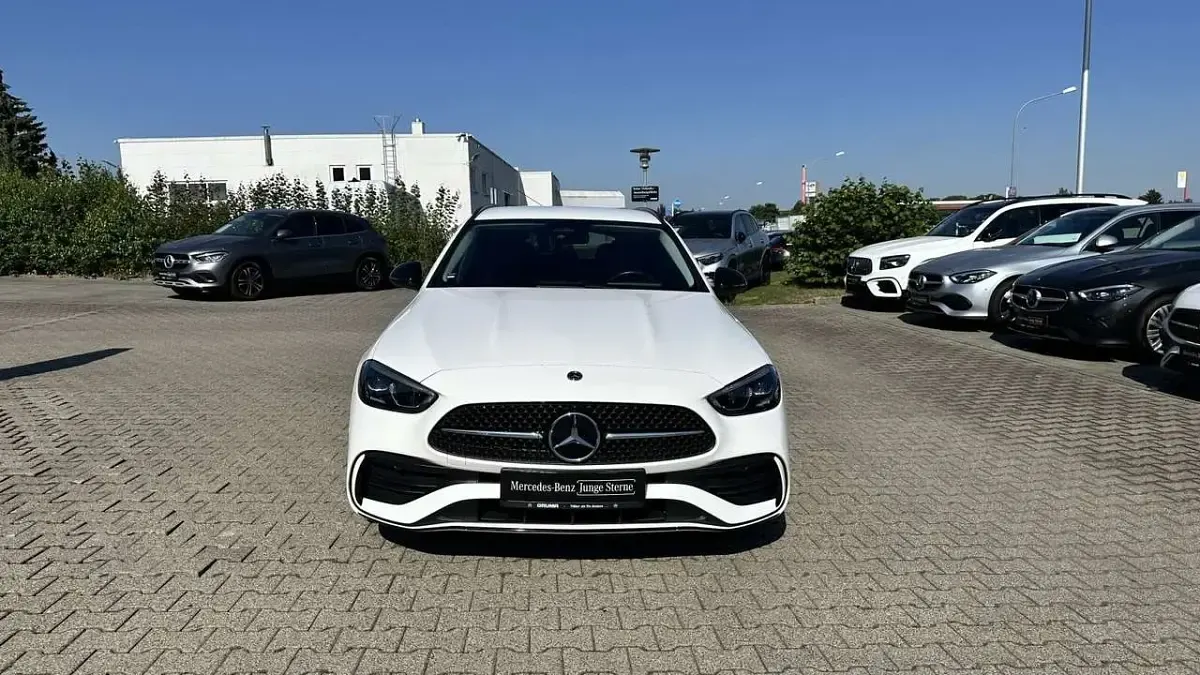 Gebraucht Mercedes C300e AMG 204 PS (150 kW) 2024 Unilack polarweiß Kombi