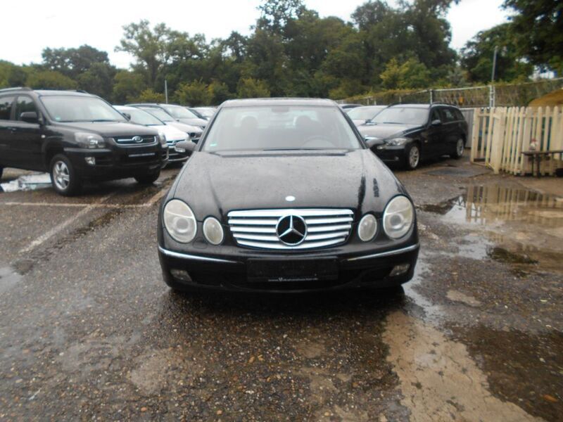 Schwarz Gebraucht 2005 Mercedes E240 Limousine | 2.600 € (Superpreis) - Bild 1/4