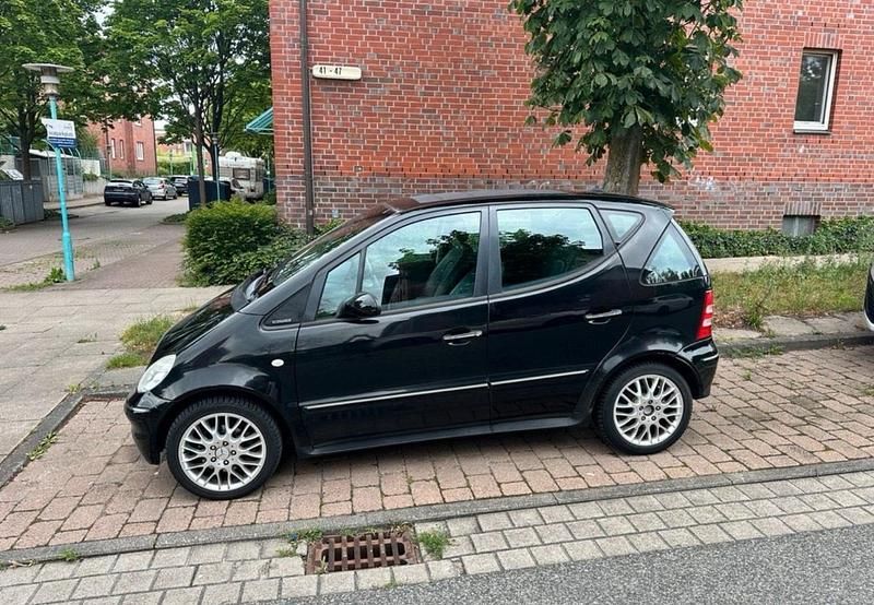 Schwarz Gebraucht 2001 Mercedes A190 Elegance Kleinwagen | 888 € (Fairer Preis) - Bild 1/4