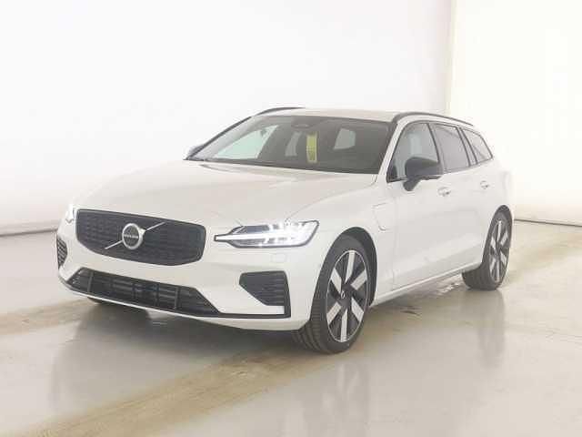Gebraucht Volvo V60 Plus 257 PS (189 kW) 2025 Weiß Kombi