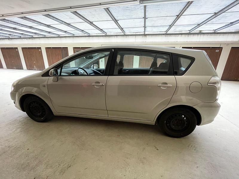 Silber Gebraucht 2008 Toyota Verso Van / Kleinbus | 2.300 € (Fairer Preis) - Bild 1/4