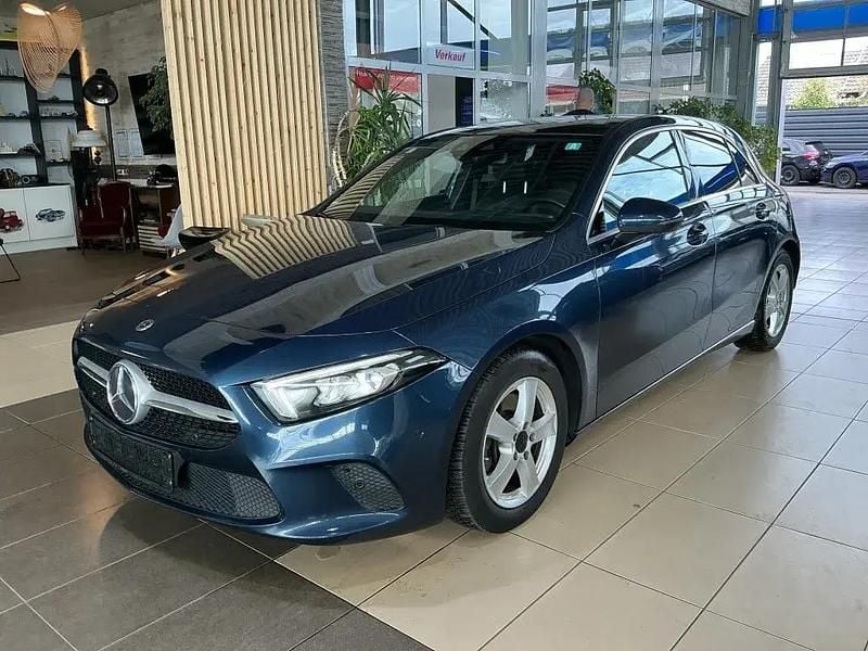 Blau denimblau metalliclack (metallic) Gebraucht 2021 Mercedes A200 Limousine | 16.900 € (Guter Preis) - Bild 1/4