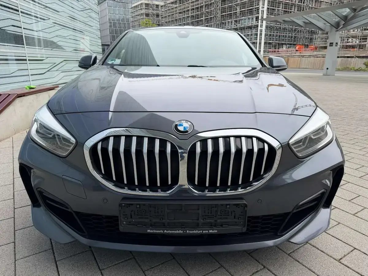 Gebraucht BMW 118 M Sport 150 PS (110 kW) 2021 Mineralgrau metallic (b39) Kleinwagen