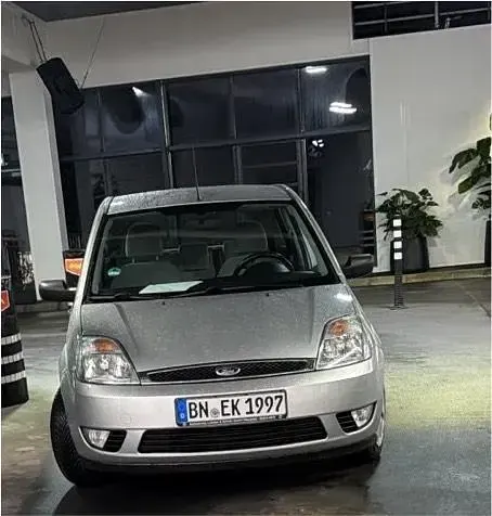 Gebraucht Ford Fiesta 66 PS (48 kW) 2002 Silber Kleinwagen