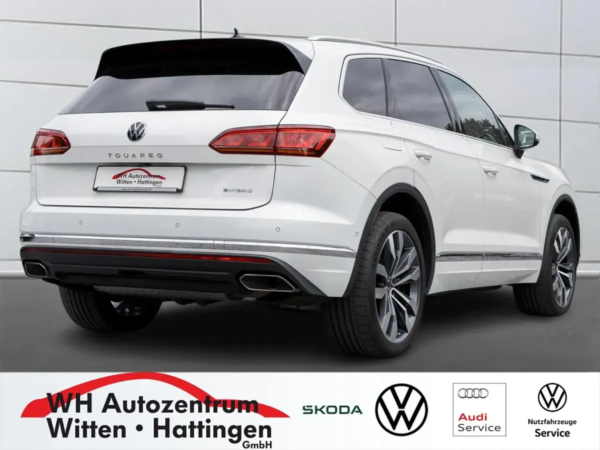 Gebraucht VW Touareg Elegance 381 PS (280 kW) 2022 Oryxweiß perlmutteffekt SUV
