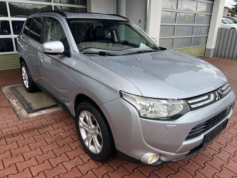 Silber Gebraucht 2013 Mitsubishi Outlander Instyle SUV | 7.900 € (Fairer Preis) - Bild 1/4