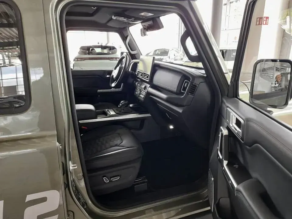 Käytetty BAW 212 166 HP (122 kW) 2026 Vihreä Katumaasturi