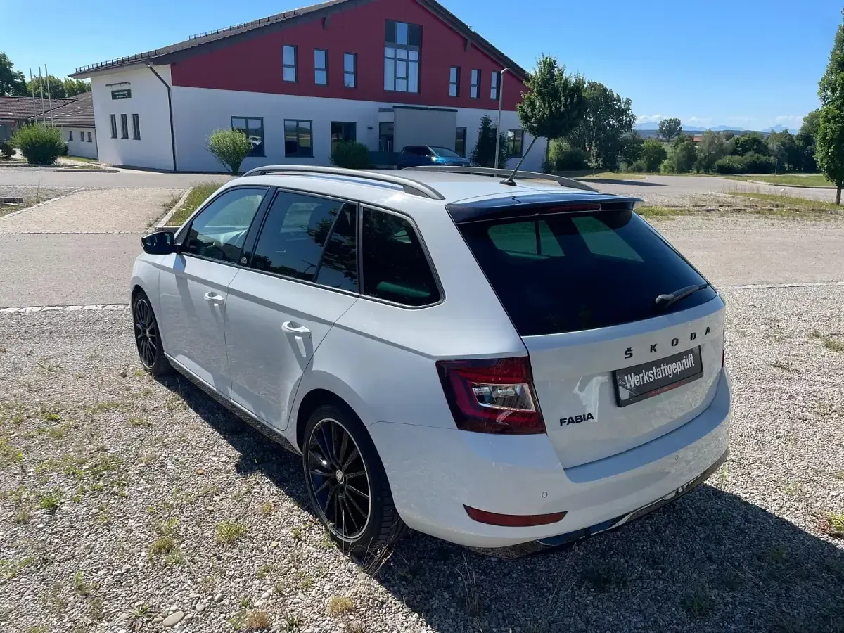 Gebraucht Skoda Fabia Monte Carlo 95 PS (69 kW) 2021 Moonweiss metallic Kleinwagen