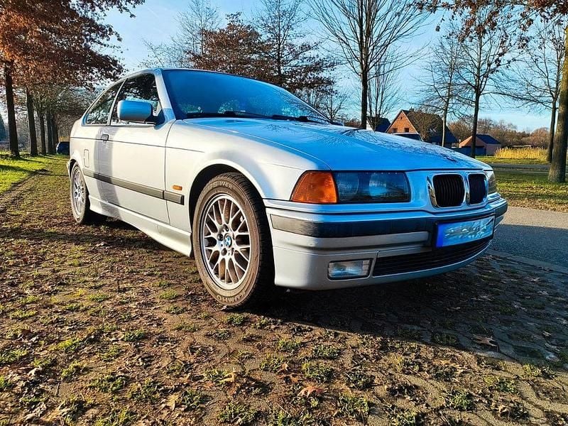 Silber Gebraucht 1998 BMW 323 Performance Limousine | 5.555 € (Guter Preis) - Bild 1/4