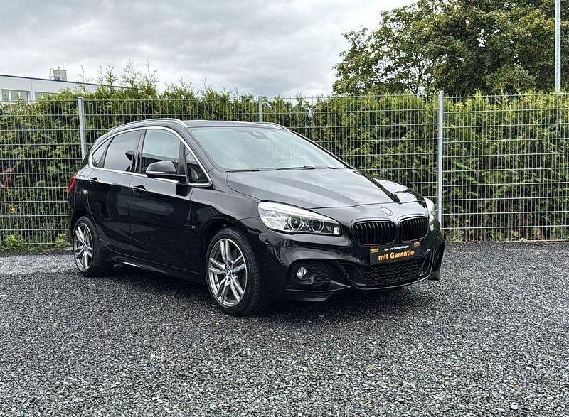 Schwarz Gebraucht 2015 BMW 220 Active Tourer Basis Van / Kleinbus | 19.800 € (Teuer) - Bild 1/4