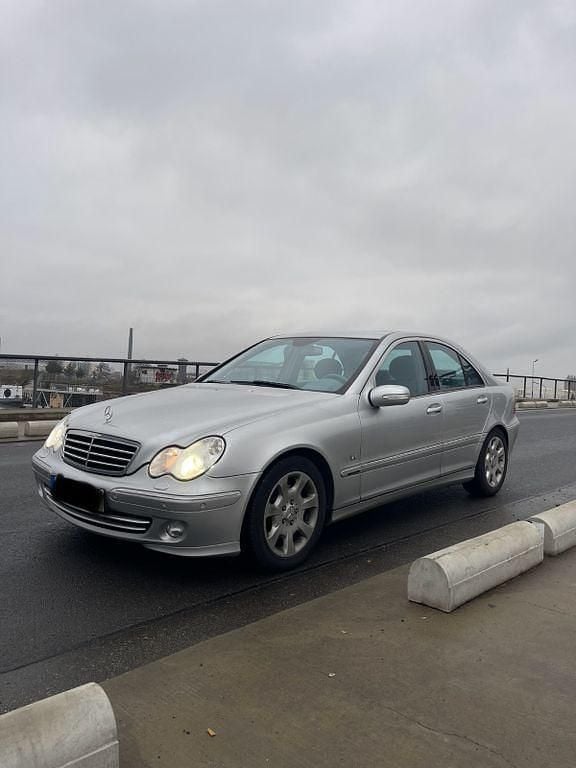 Second-hand Mercedes C280 231 CP (169 kW) 2006 Argintiu Berlinǎ