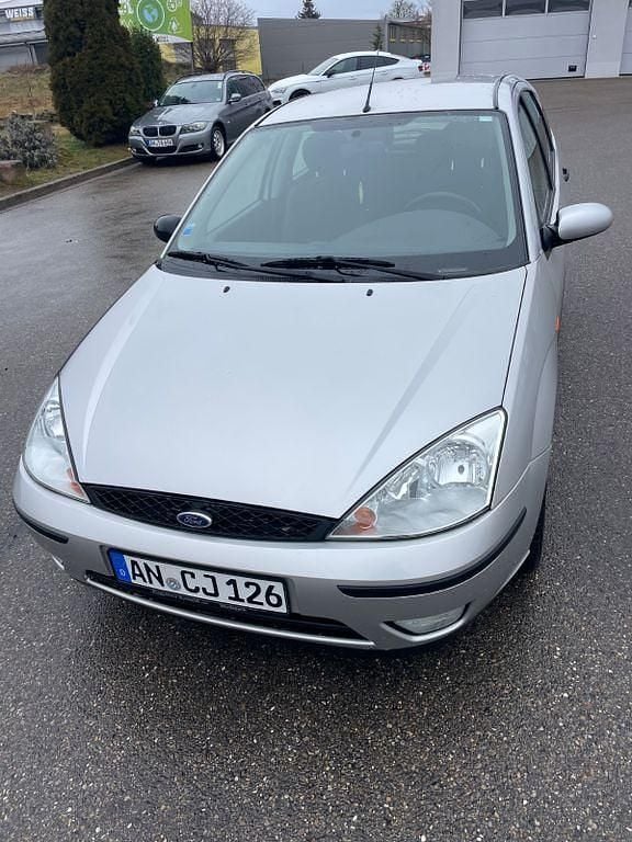 Grau Gebraucht 2004 Ford Focus Viva Limousine | 999 € (Guter Preis) - Bild 1/4