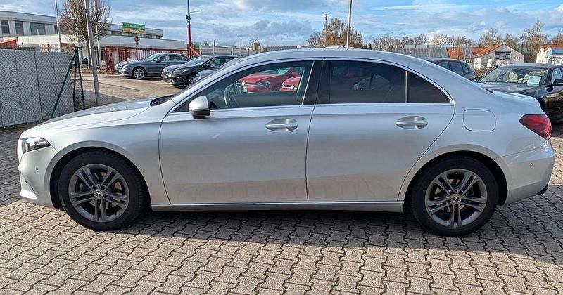 Gebraucht Mercedes A200 150 PS (110 kW) 2020 Silber Limousine