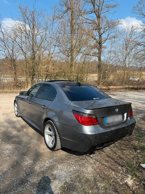 Gebraucht BMW 525 250 PS (183 kW) 2007 Grau Limousine
