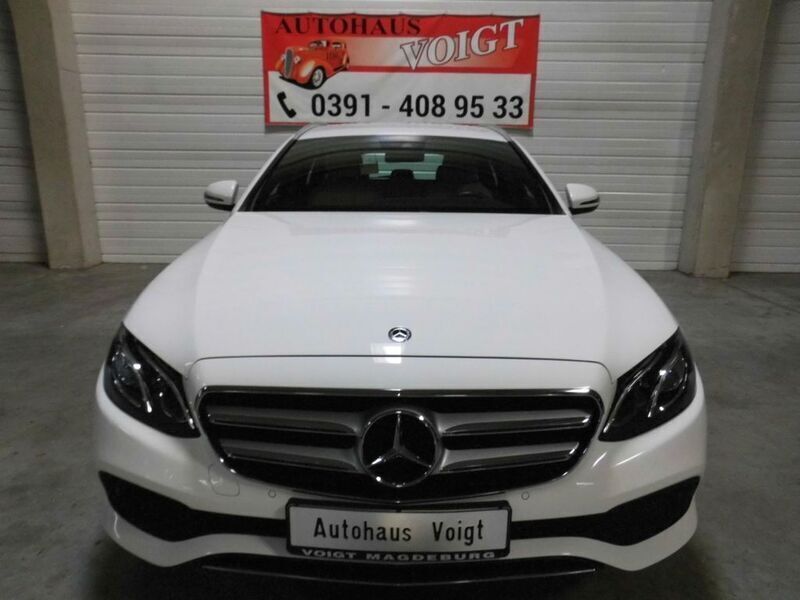Polarweiss Gebraucht 2017 Mercedes E200 Kombi | 25.998 € (Fairer Preis) - Bild 1/4