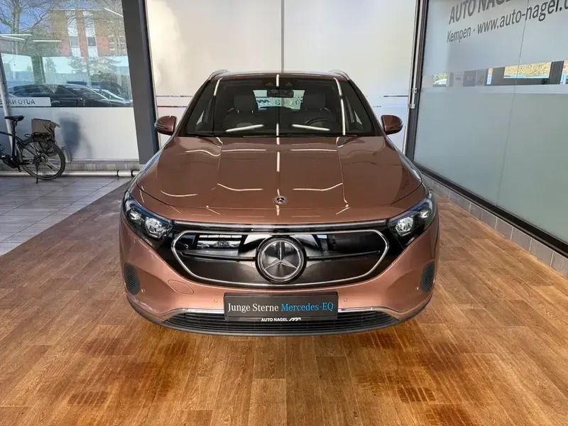 Gebraucht Mercedes EQA250 Electric Art 139 kW (190 PS) 2022 Roségold SUV