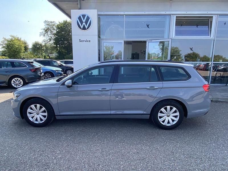 Gebraucht VW Passat 150 PS (110 kW) 2022 Grau Kombi