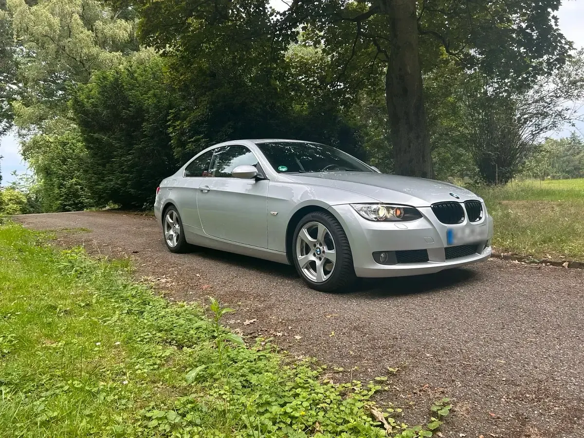 Gebraucht BMW 325 218 PS (160 kW) 2007 Silber Coupé
