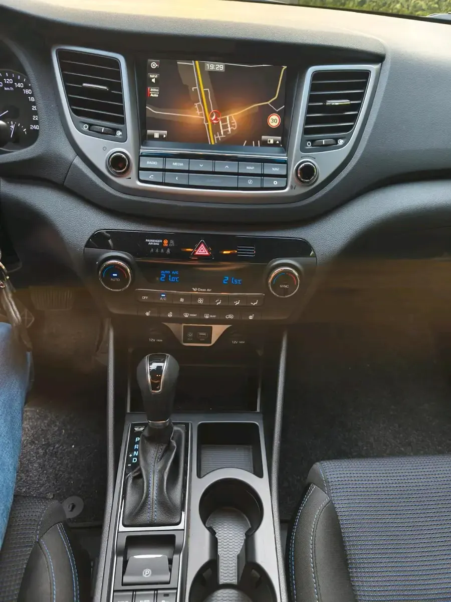 Gebraucht Hyundai Tucson 141 PS (103 kW) 2016 Schwarz SUV