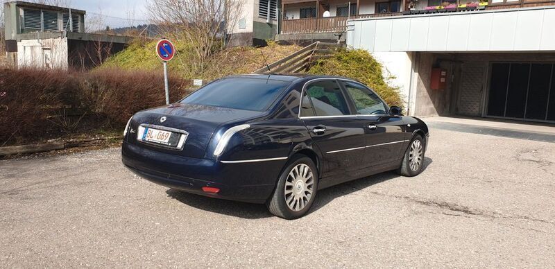 Blau Gebraucht 2004 Lancia Thesis Limousine | 3.899 € - Bild 1/4